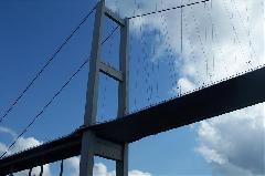Tytu:Na tle bkitu
Opis:Pylon mostu nad Bosforem Istambu
Autor:Jacek Gil