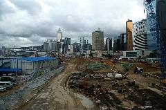 Tytu:Budowa wre
Opis:Nabrzee wyspy Hong Kong, budowa apartamentowcw
Autor:Marek Gosztya