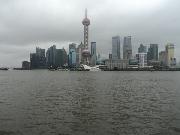 Tytu: Oriental Perl Tower
Opis: Dzielnica Pudong, finansowe serce  Szanghaju nad brzegiem rzeki Huangpu. Najwyszy budynek z kulami (468m),  to Oriental Perl Tower &#8211; czyli Perowa Wiea telewizyjna. 
Autor: Barbara Pasowicz